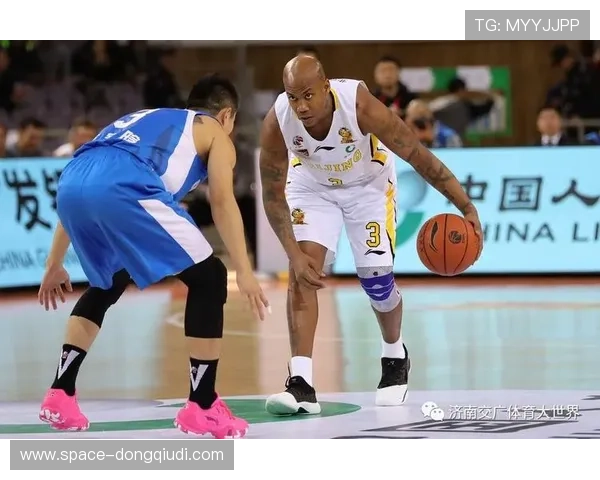 山东高速豪取八连胜，珀塞尔近三场场均30.7分