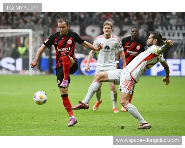 法兰克福新援卡利穆恩多有望登场，格策因病缺席